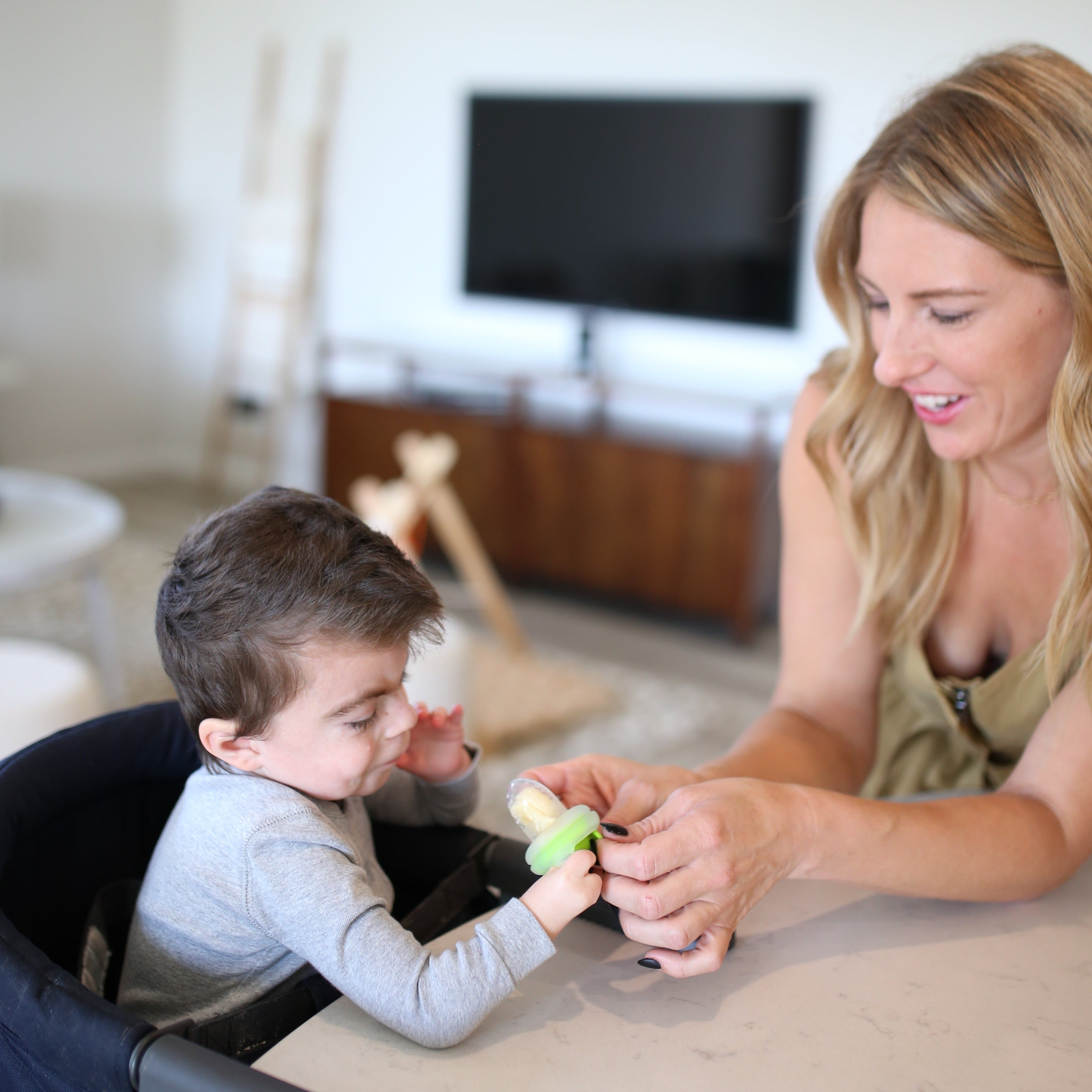 Teething feeder