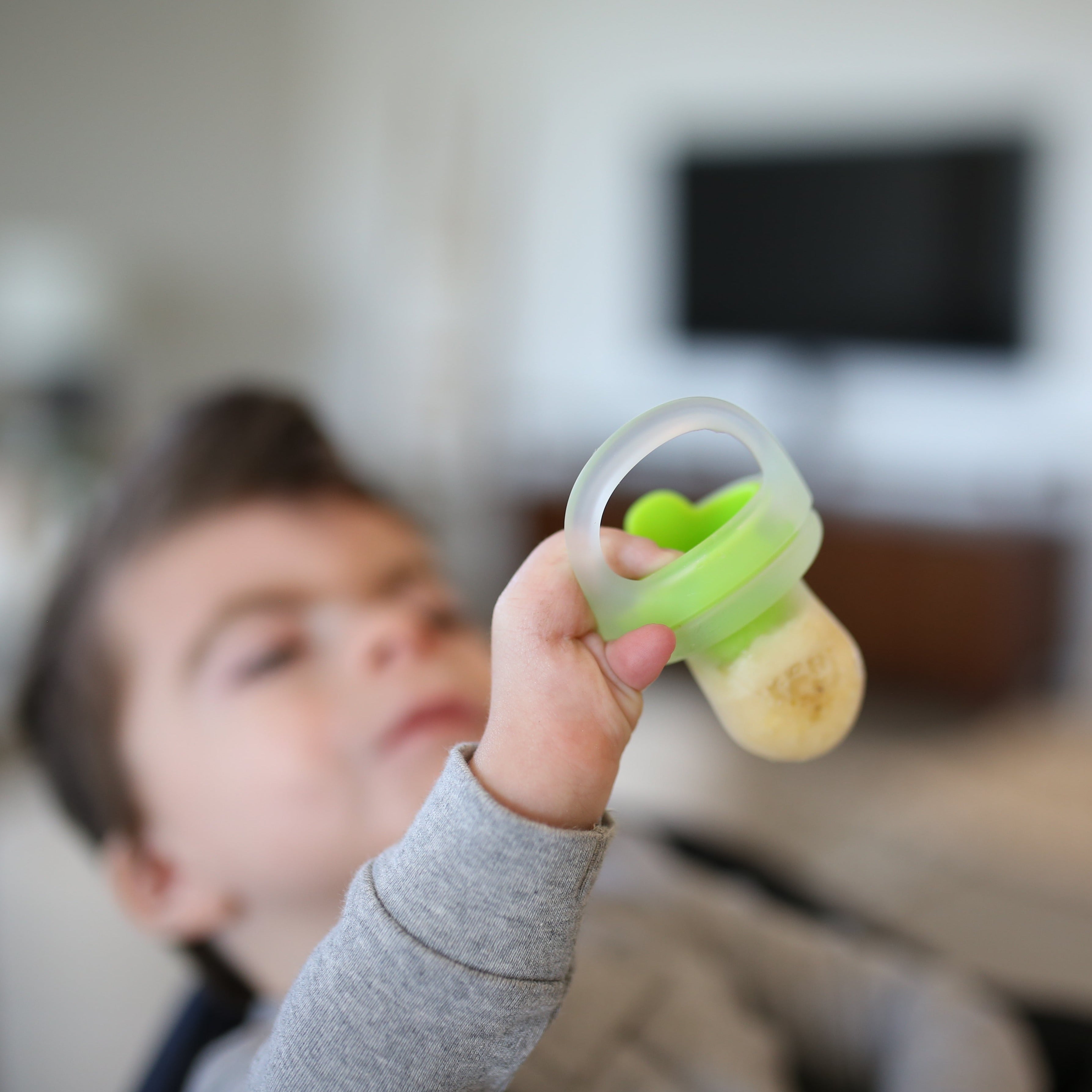 Teething feeder