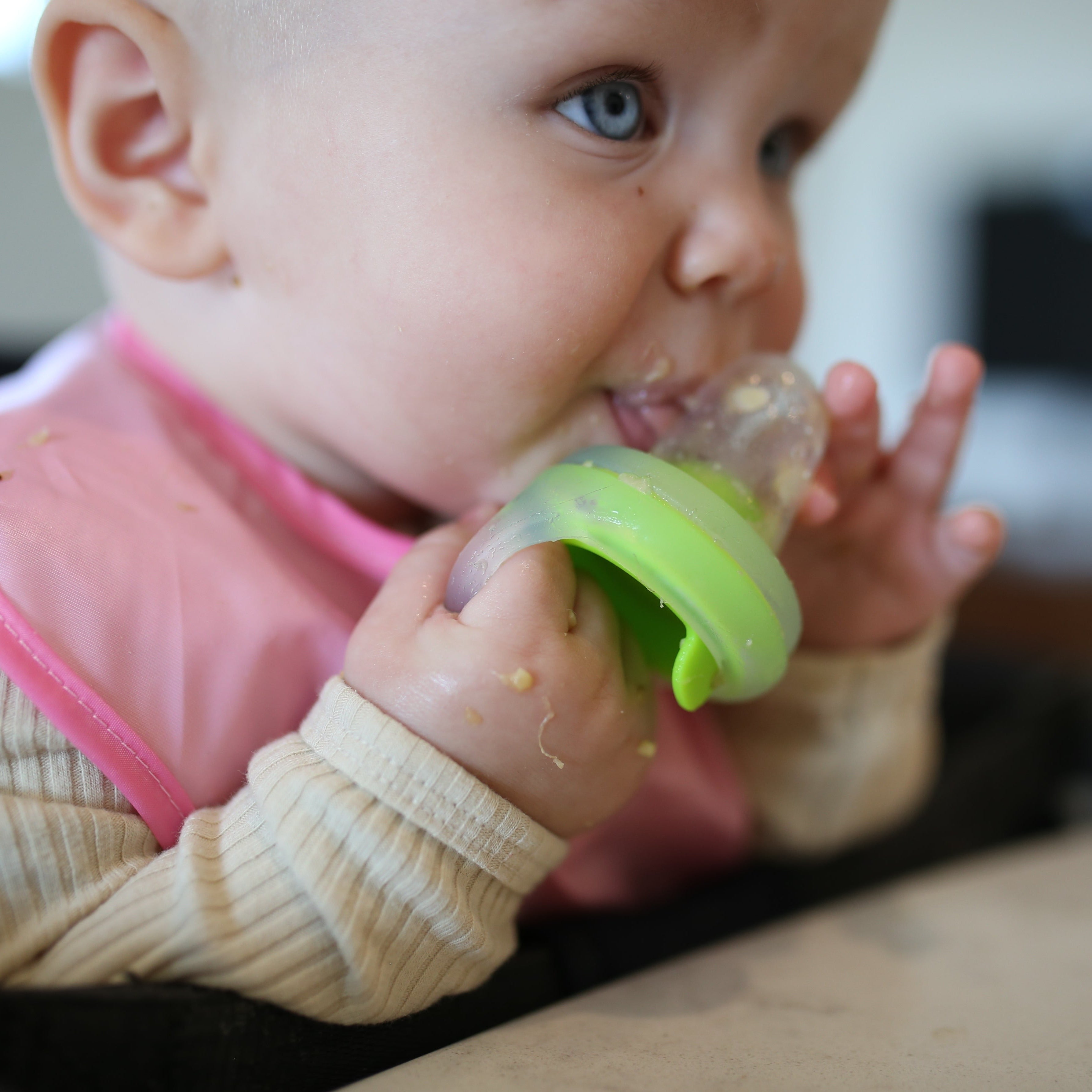 Teething feeder